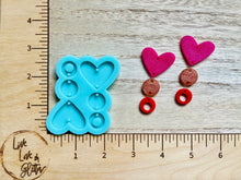 Cargar imagen en el visor de la galería, Valentines Hearts Earrings (Handmade) Silicone mold
