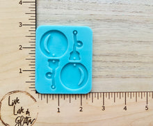 Cargar imagen en el visor de la galería, Christmas Light Bulb dangle Earrings (Handmade) Silicone mold
