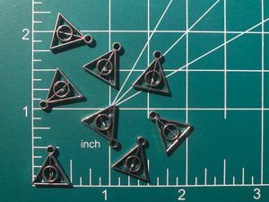 20 Triangles Themed Charms HP