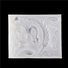 Cargar imagen en el visor de la galería, Thin Feathers Silicone Mold
